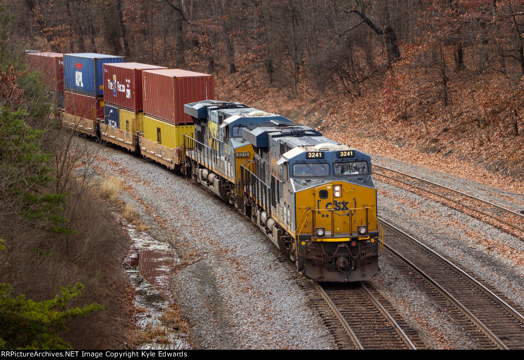 CSX ES44AC- #3241 on I135